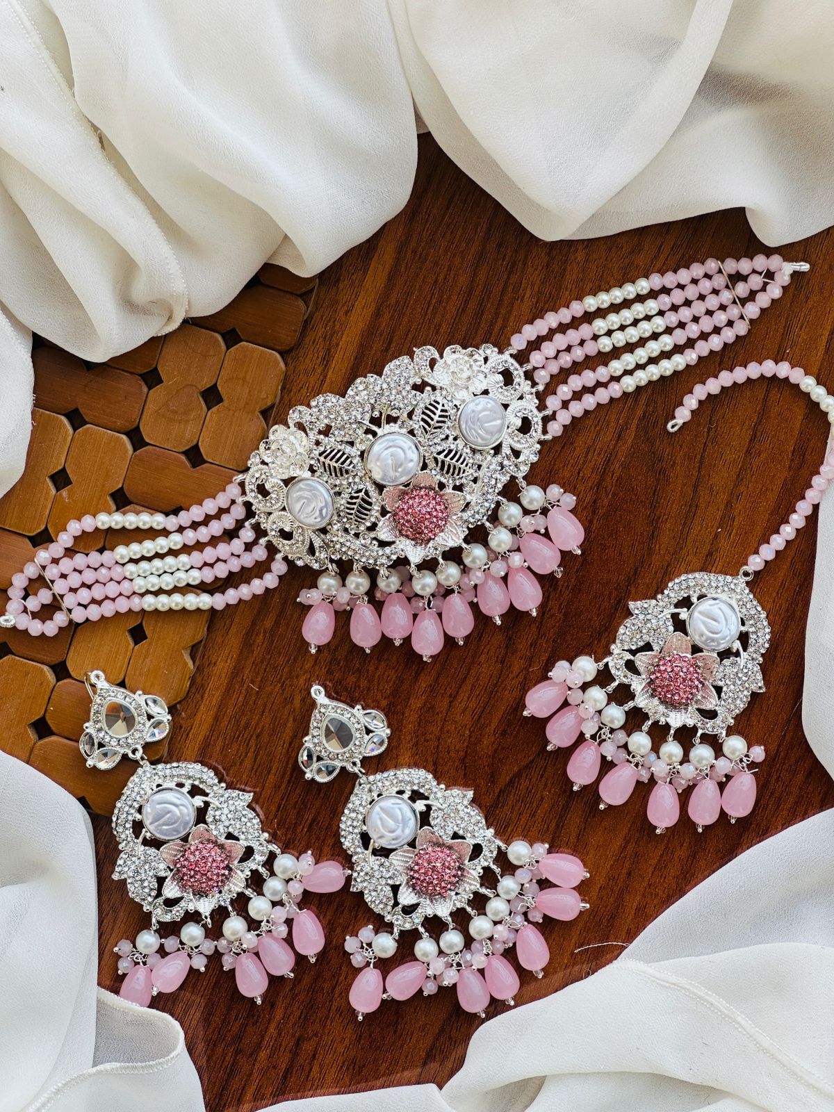 Beautiful Turkish Style Casting Choker