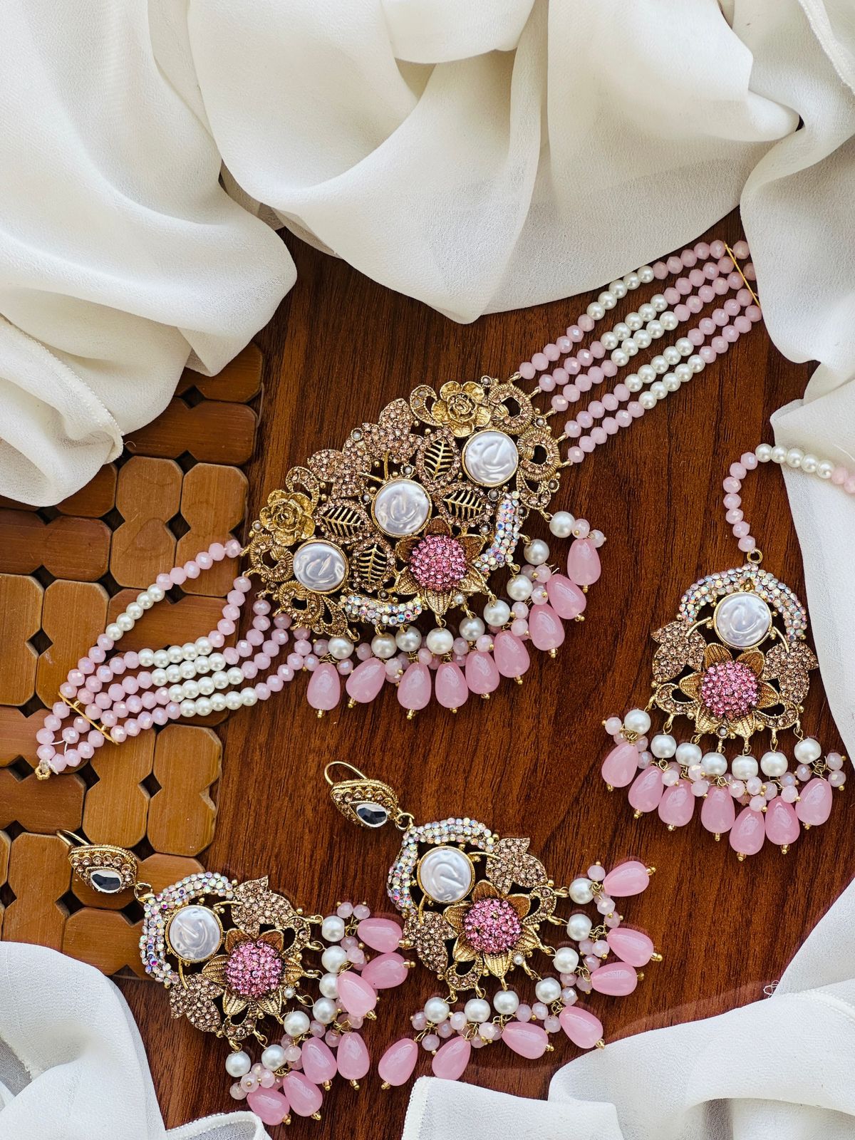 Beautiful Turkish Style Casting Choker