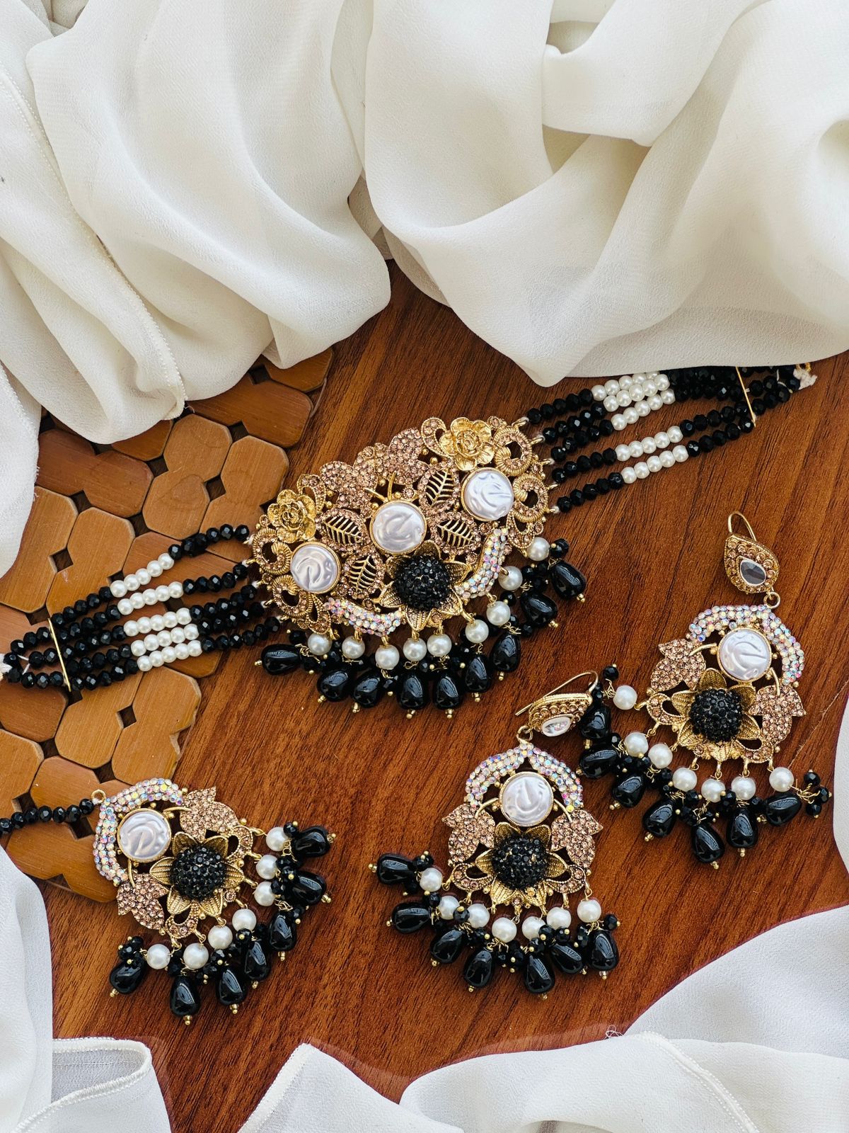 Beautiful Turkish Style Casting Choker