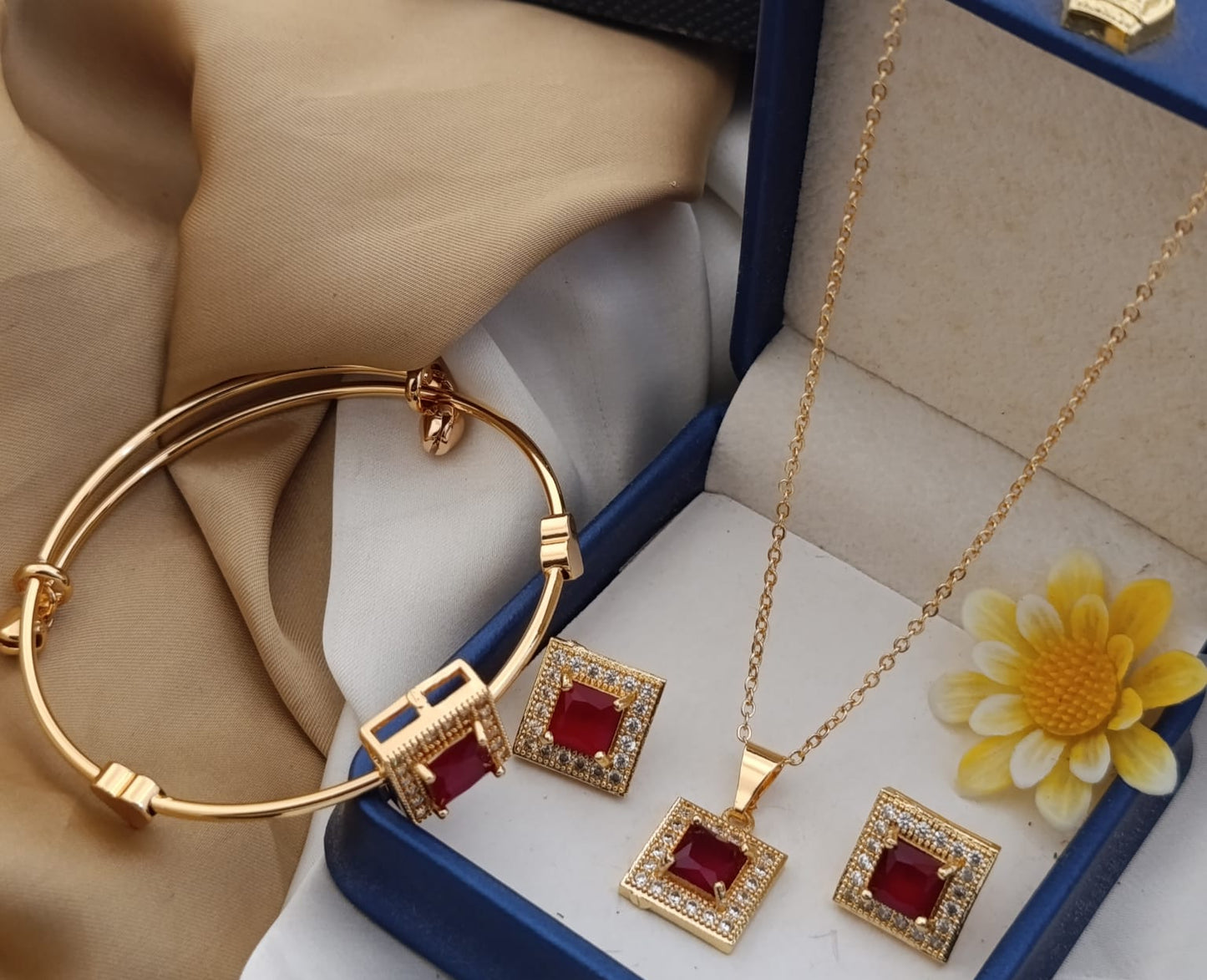 4-piece fashion jewelry set